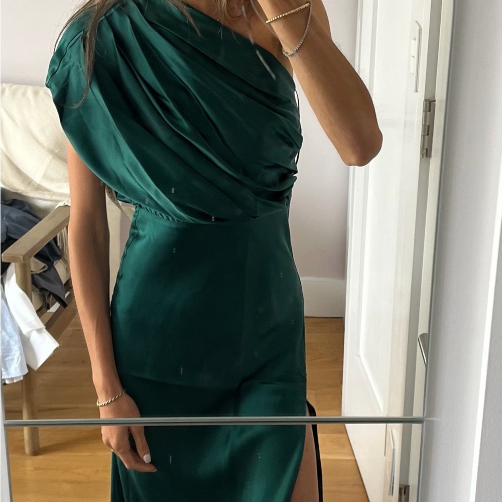 Chic Emerald Maxi Dress with Slit